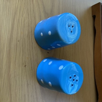 Maxwell Williams Designer  BLUE and White  Salt Pepper Shakers Rare Set