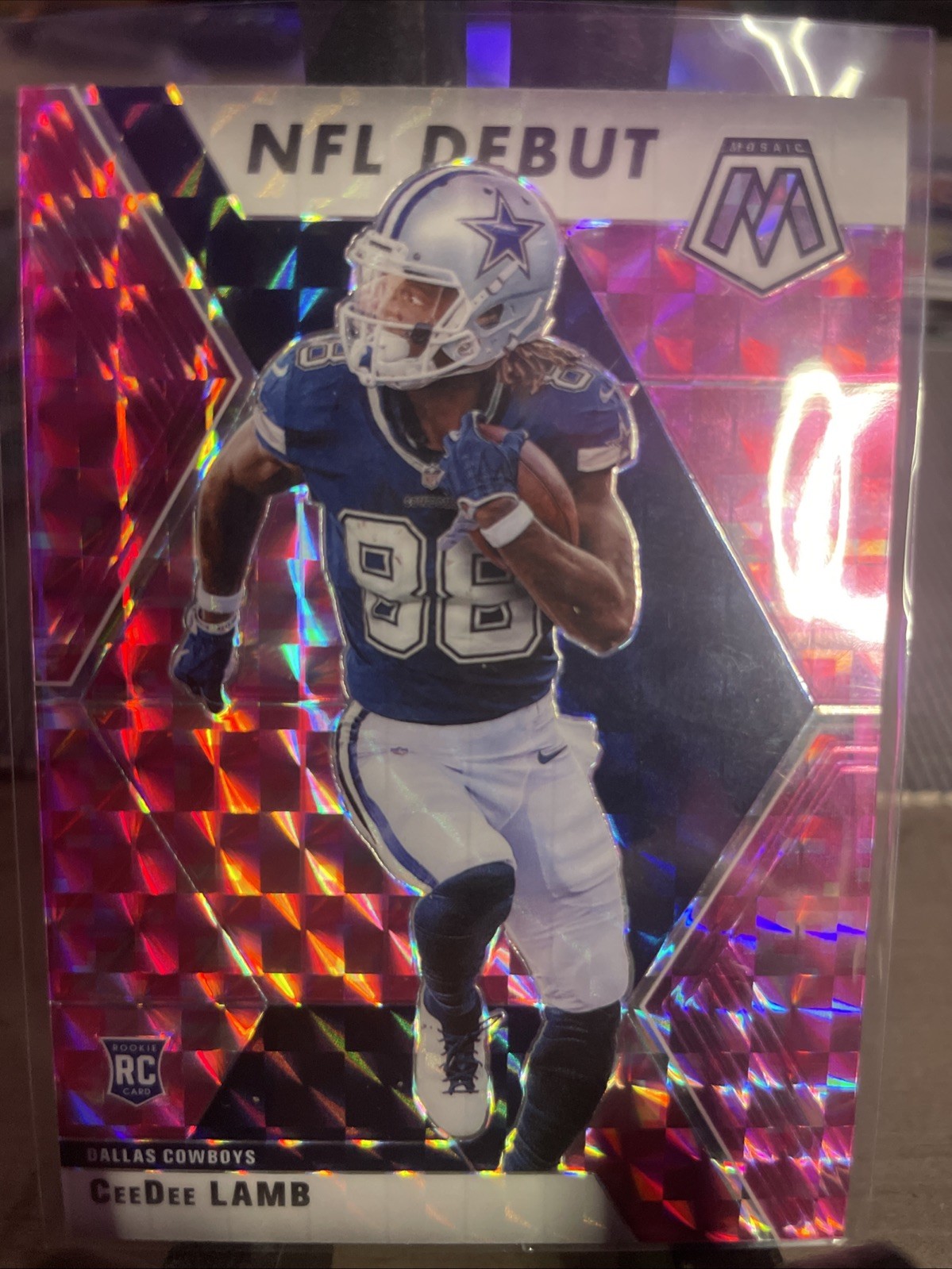 2020 Panini Mosaic - NFL Debut CeeDee Lamb #268 Camo Pink Mosaic Prizm (RC)