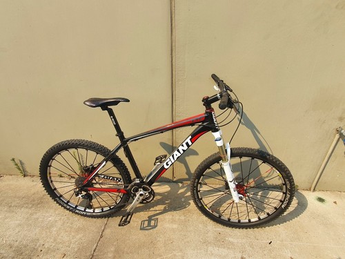 Giant xtc mountain bike, medium size 