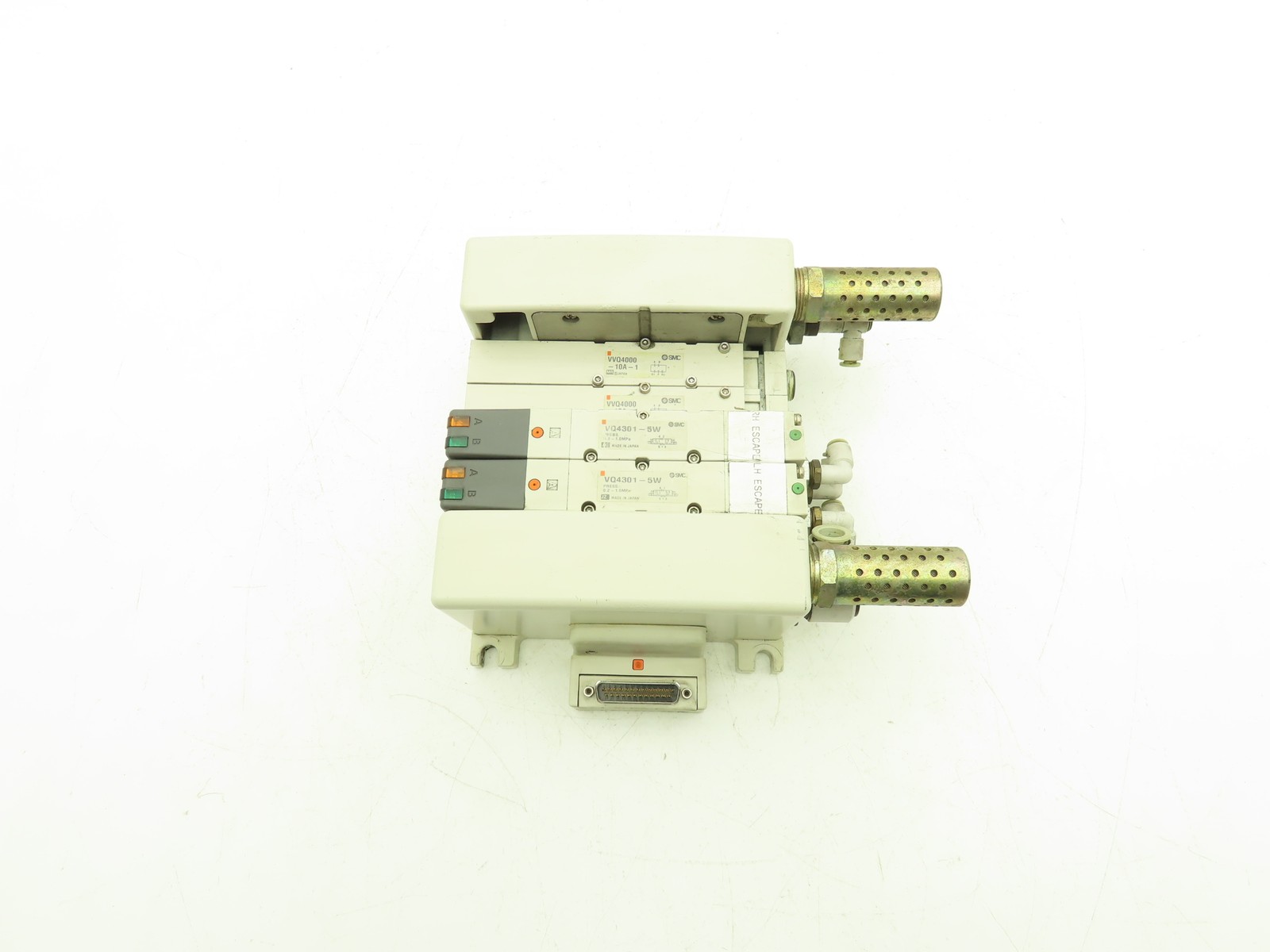 SMC VQ4301-5W Pneumatic Solenoid Valve 4-Station Manifold 24VDC w/2 Valves