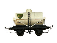 OO Gauge BP Tank Wagon 1721 - Kit built