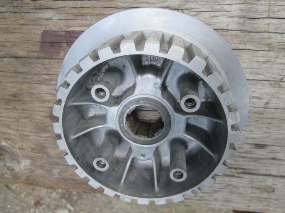 OEM Yamaha  XS360  / XS400 / XS400-2  / XS400S  CLUTCH BOSS 1L9-16371-00-00 - Image 3 of 4