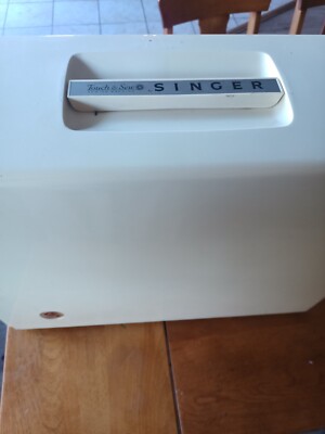 Singer Touch and Sew 758 Zig Zag Sewing Machine with case