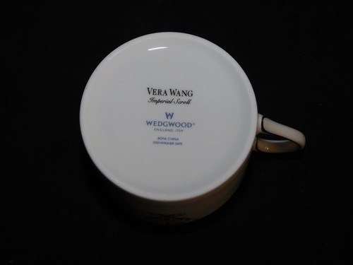 4 WEDGWOOD VERA WANG IMPERIAL SCROLL CUPS AND SAUCERS - Picture 3 of 3