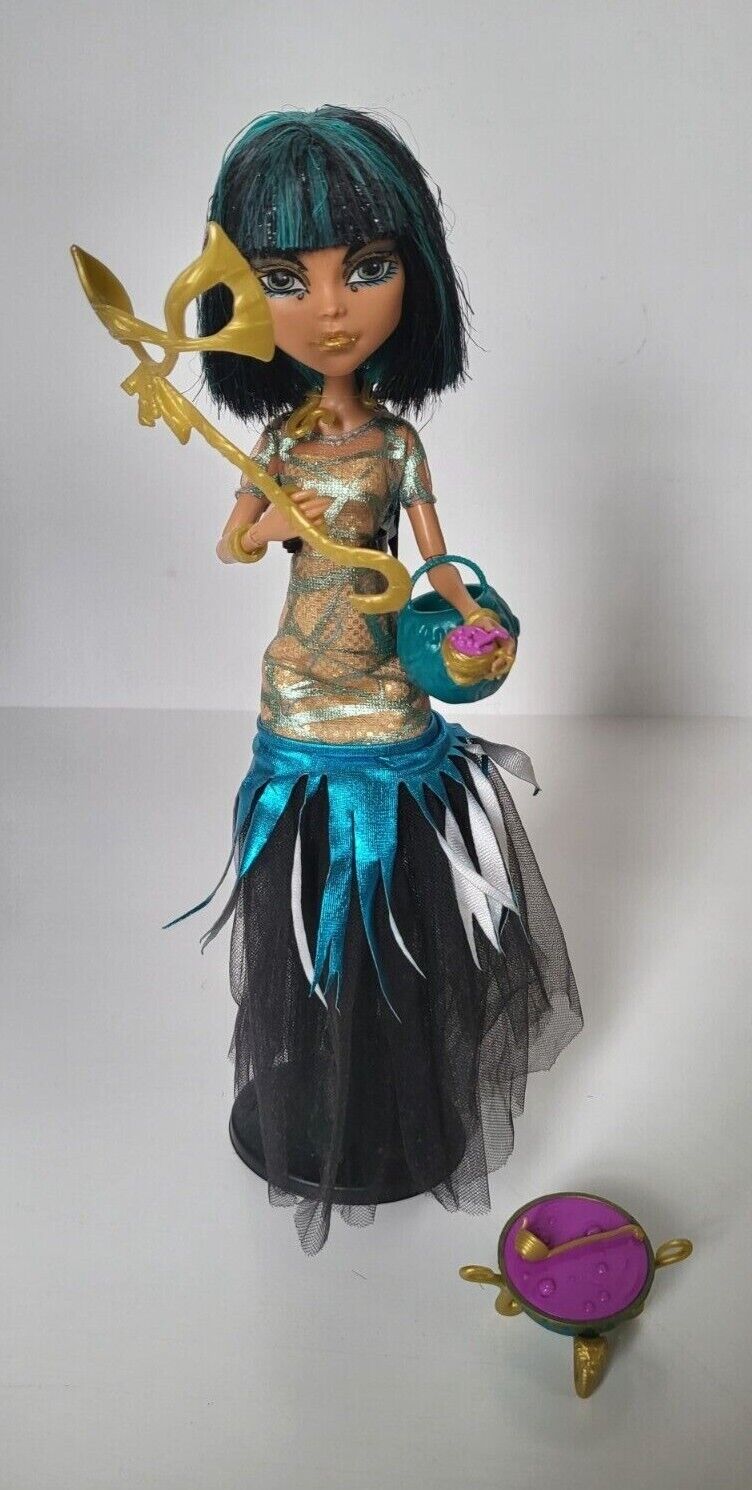 Monster High Halloween BCH88 Doll 'Cleo of the Nile'  Monster high ghouls  rule, Monster high dolls, Monster high