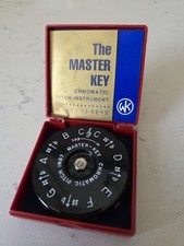 Vintage NOS Kratt Master Key Chromatic Pitch Pipe Lindner Case A  440 USA 13 Keys