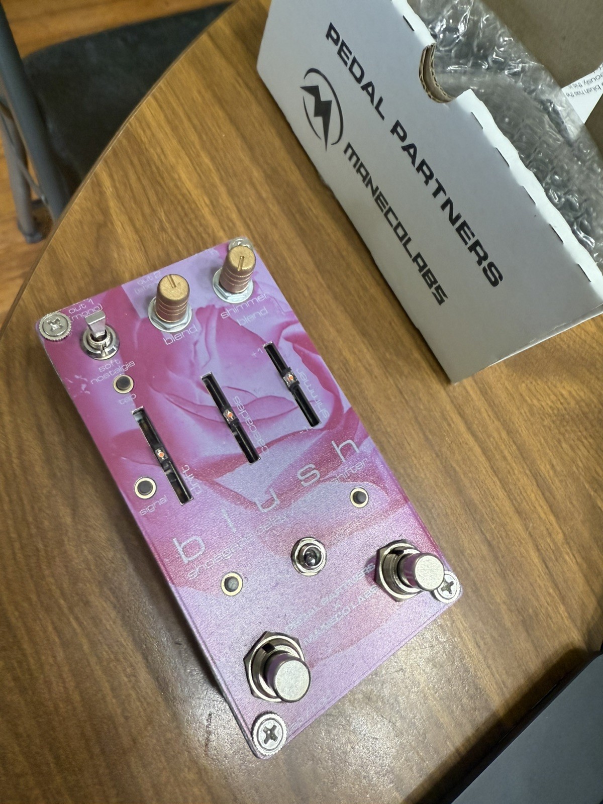 Blush Delay Maneco Labs pedal partners guitar pedal alternate view 4