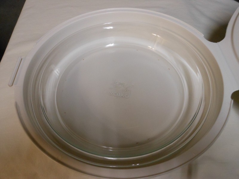 Pyrex Pie Keeper Clam Shell 10" Vintage PYREX  Pie Dish