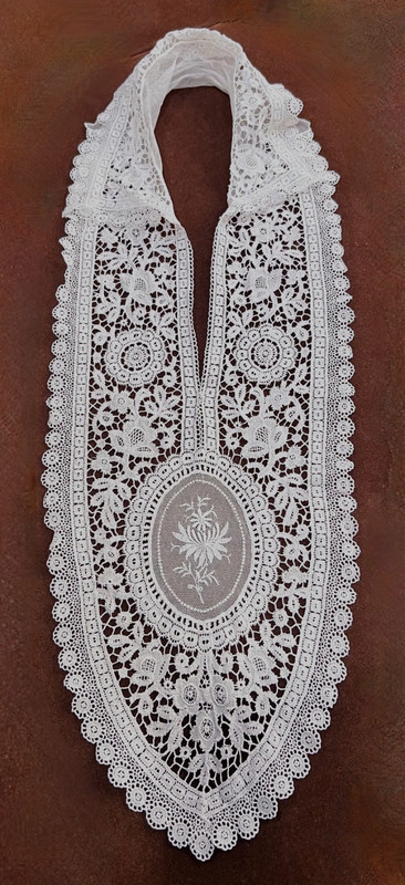 Large Gorgeous Antique White Guipure (Machine) Lace Collar/Front, Floral Pattern