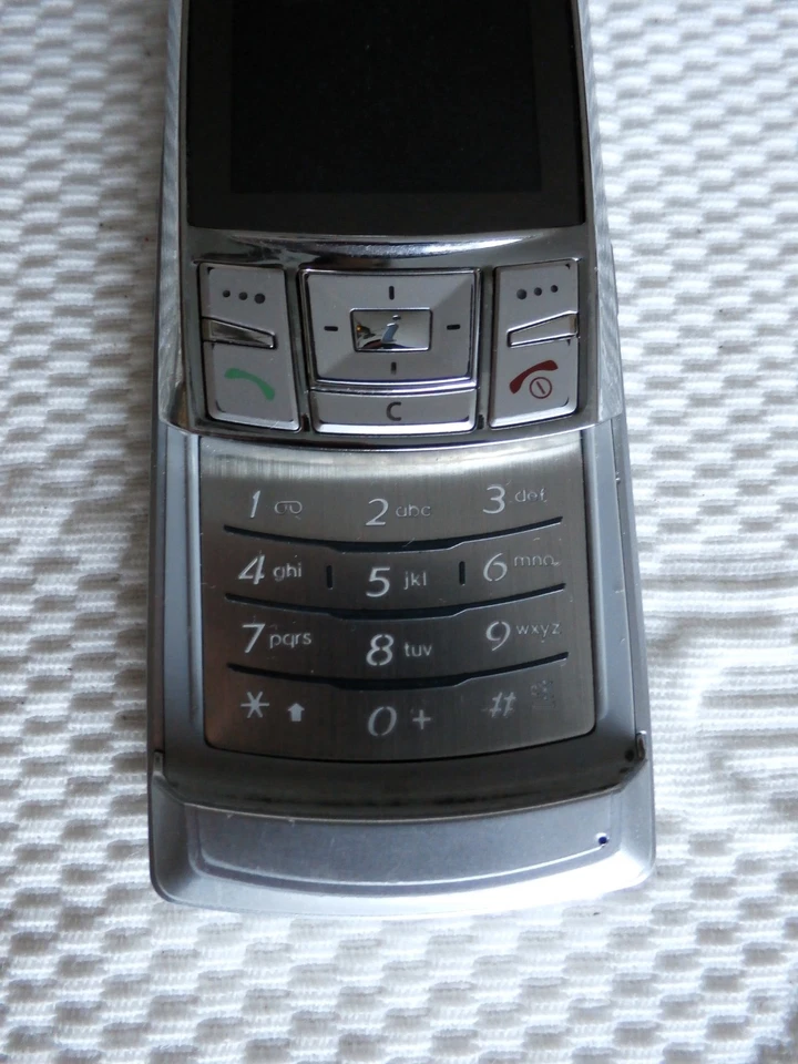 Samsung SGH D840 - Metallic Silver Slide Mobile Phone - Boxed - Read Description - Image 3 of 4