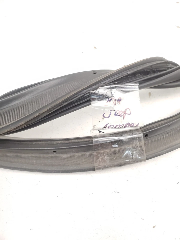 2017-2023 JEEP COMPASS TAILGATE LIFTGATE BACK DOOR WEATHERSTRIP SEAL OEM - Image 4 of 4