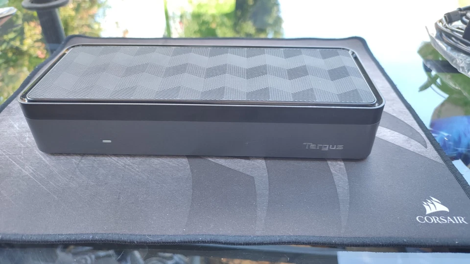 Targus USB-C Quad 4K Docking Station DisplayLink DOCK570EUZ **READ DESCRIPTION** - Image 4 of 4