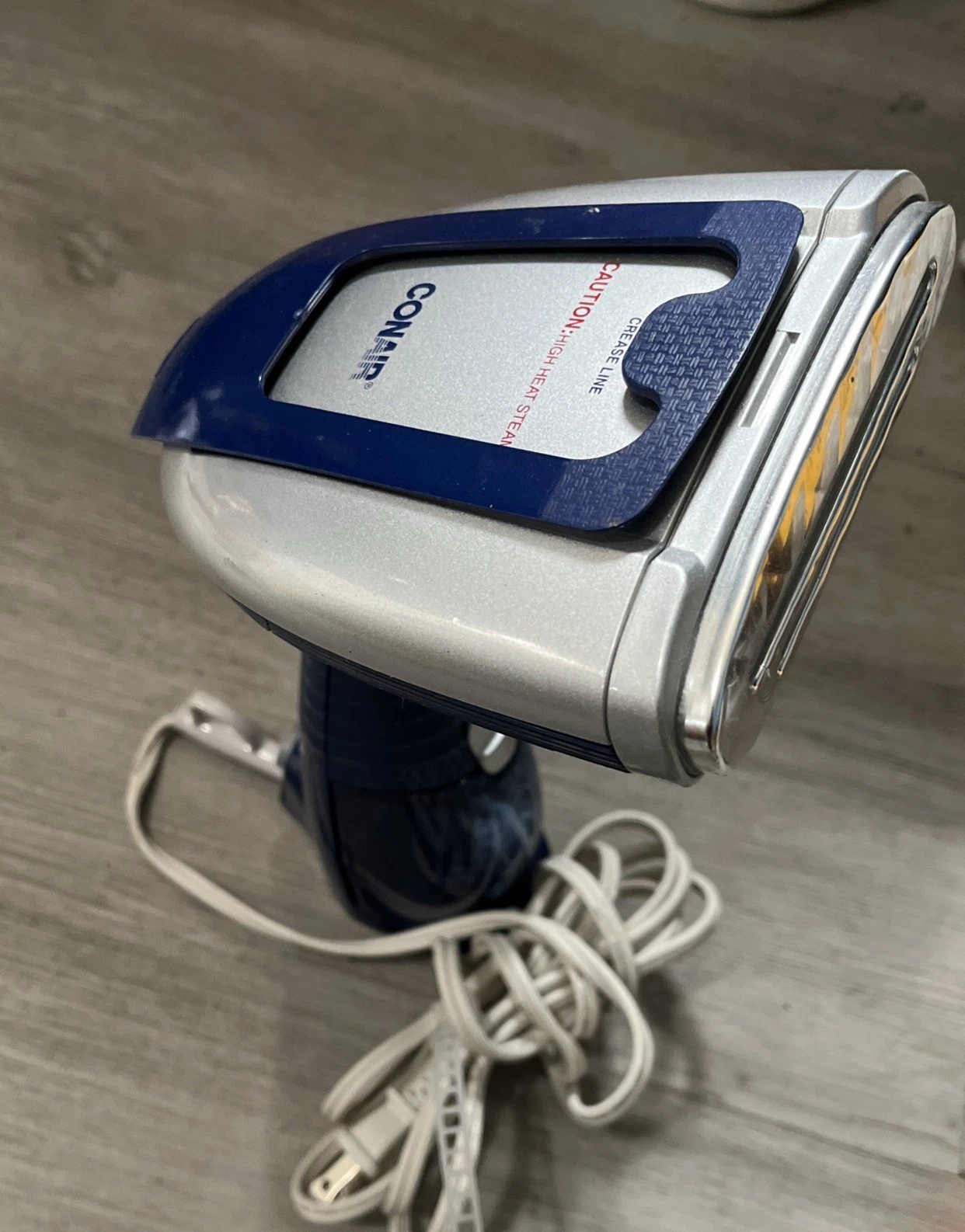 Conair Steamer For Clothes Handheld Powers On Blue MODEL GS76RGD