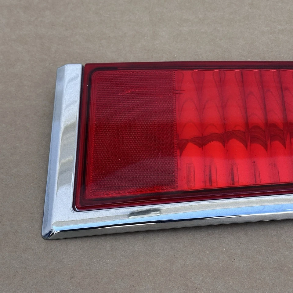 2006-2008 Lincoln Mark LT OEM Tailgate Reflectors Tail light Trim LH LEFT - Image 2 of 4