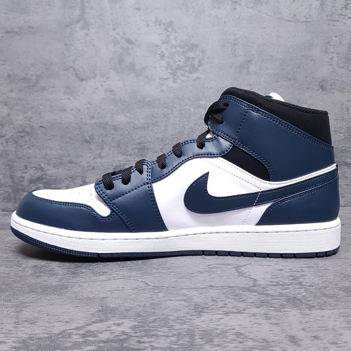 AIR JORDAN 1 Mid Basketball Shoes Mens Size 9.5 Armory Navy White