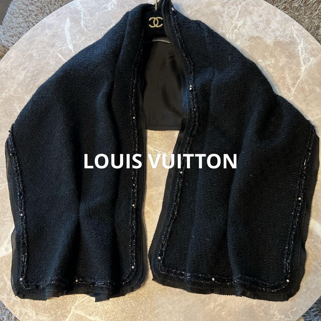 Louis Vuitton style display stand for retail store showcase