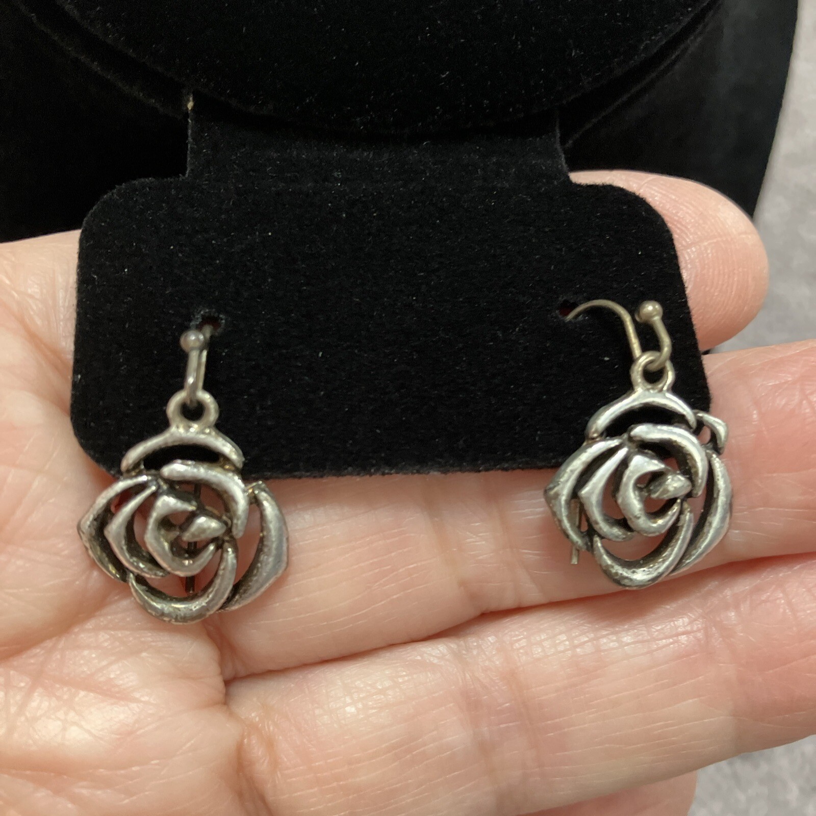 STATEMENT SILVER TONE “ROSE” NECKLACE/EARRINGS SET - image 18