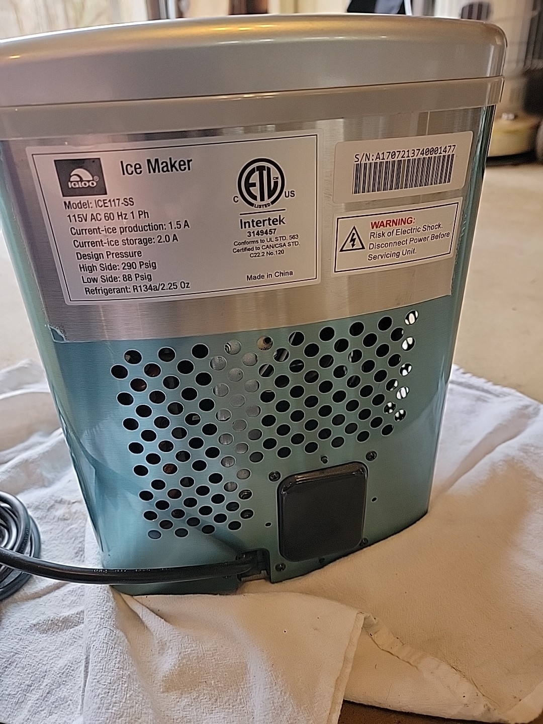 Igloo ICE117-SS Compact Stainless Steel Ice Maker New Open Box