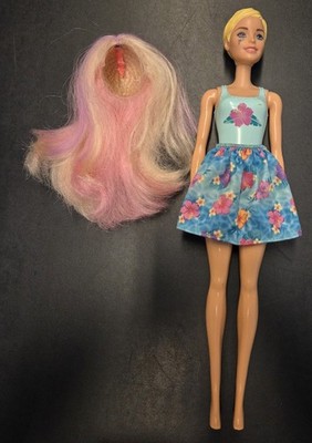 Mattel Color Reveal Barbie mit Perücke