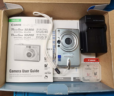 Canon Powershot SD200 Digital ELPH 3x Optical Digital Camera 2gb SD Box Battery