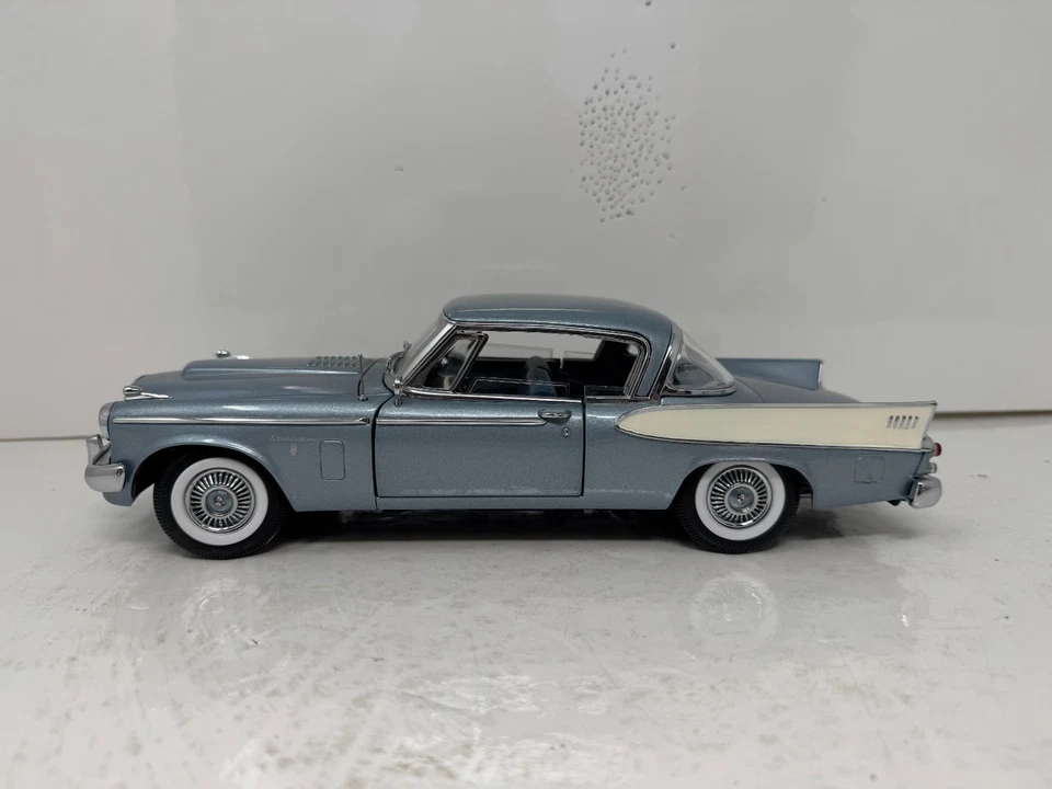 Yat Ming Road Signature 1958 Studebaker Golden Hawk 1:18 Diecast Coin Edition Foto 2 de 4