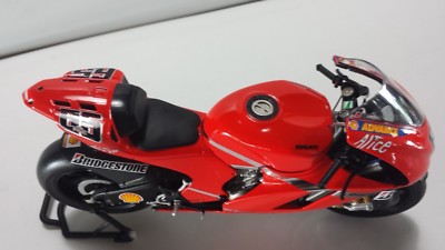 MINICHAMPS Ducati Gp7 Loris Capirossi Malboro Team 1/12 Motorcycle