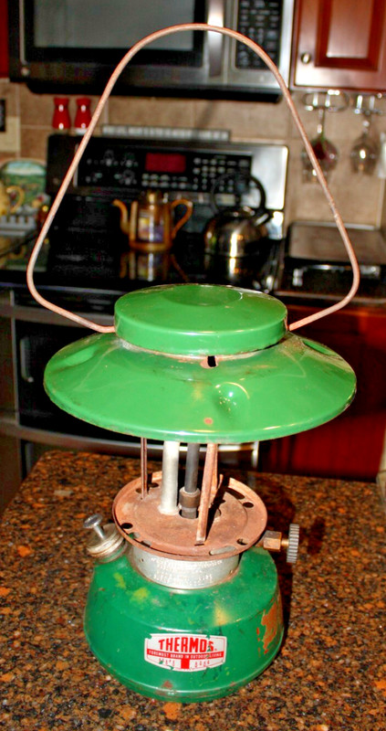 VINTAGE THERMOS LANTERN MODEL 8326 Double Mantle Works No Globe 1 New Mantle