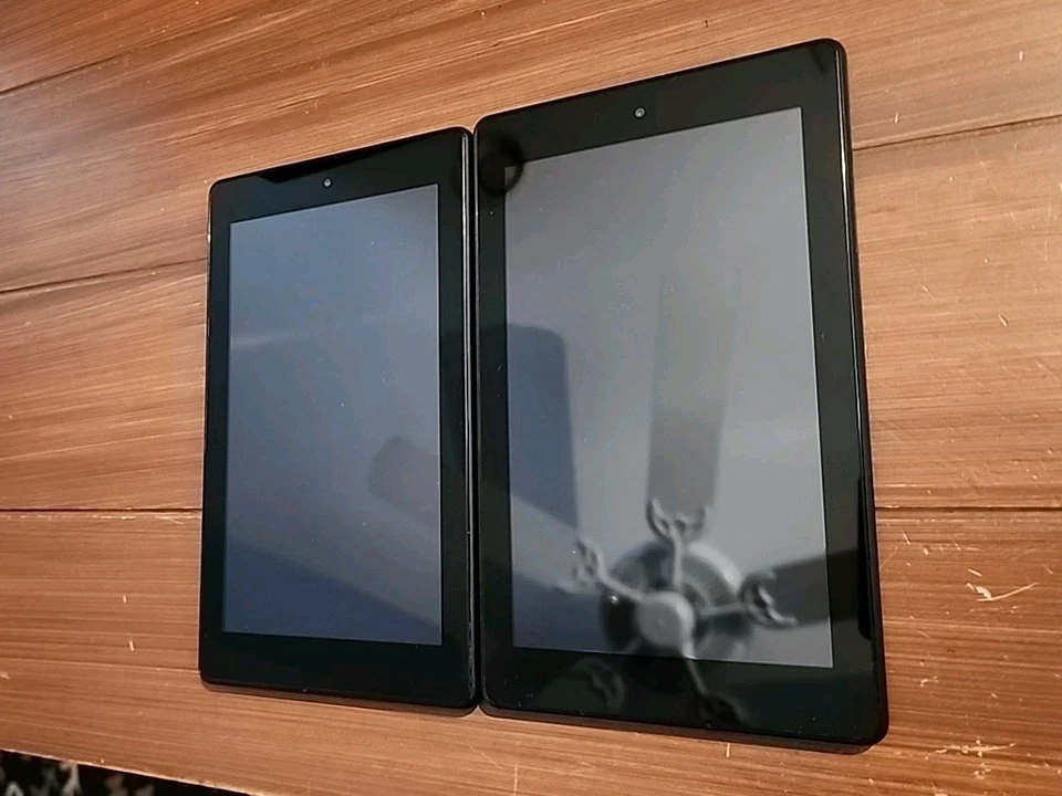 Tablet Amazon Kindle Fire 7 9ª Generación M8S26G Negra 7" WiFi X 2 Solo Reparación Foto 2 de 4