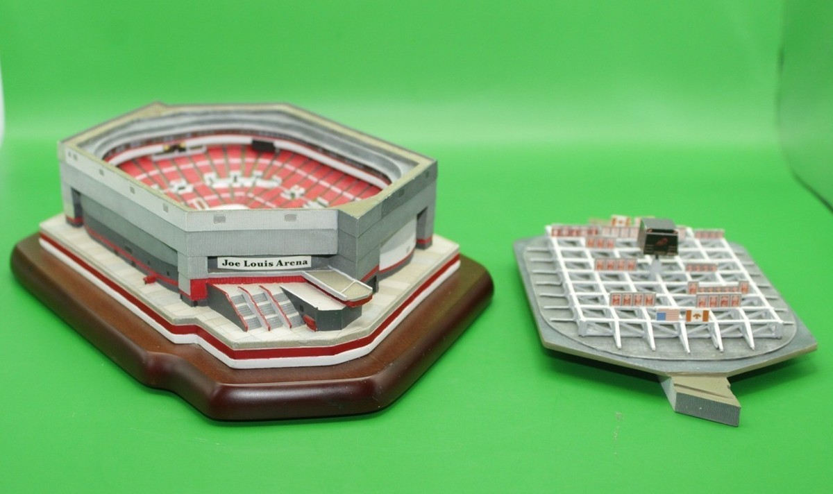 THE DANBURY MINT JOE LOUIS ARENA STADIUM REPLICA NHL RED WINGS