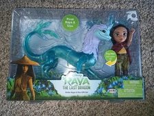 New Disney's Raya and The Last Dragon Petite Raya & Sisu Gift Set Sisu Lights Up