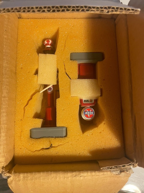 Danbury Mini Gas Pumps 1927 Red Cross Rush Model H & 1951 Derby Wayne 100 Revlvr