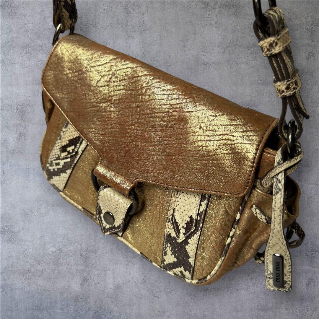 Y2K 00s archive miu miu leather one shoulder bag Beige Gold Y2K 00s archive miu miu leather one shoulder bag Beige Gold