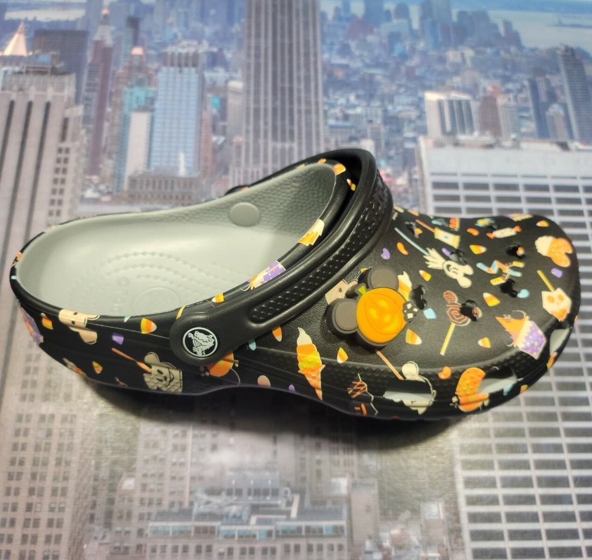 2020 Halloween Disney Parks Crocs Lights up M6 W8 Treats  display picture 1
