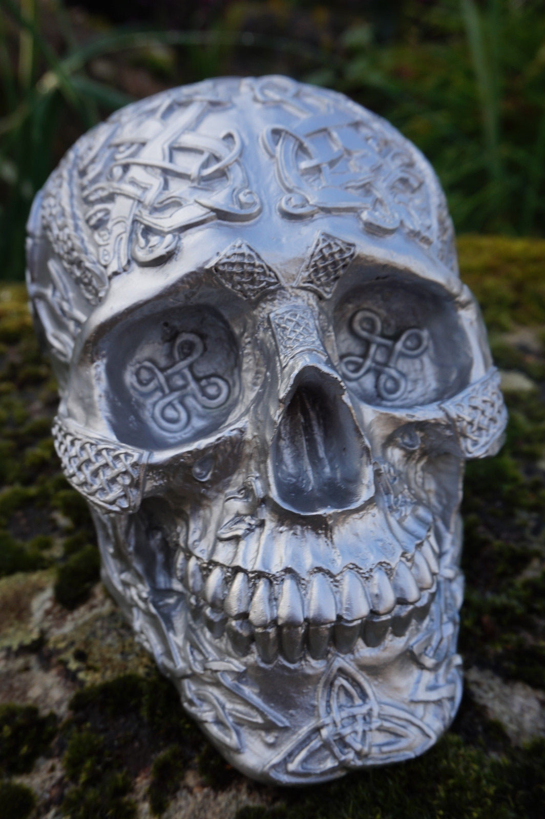 Skull argenté fantastique 347070 pour créer une ambiance cabinet de curiosités