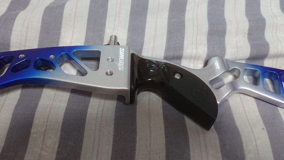 WIN & WIN Right WIAWIS NEW WINEX 25inch Blue Silver Archery Handle Recurve Bow - Image 3 of 4