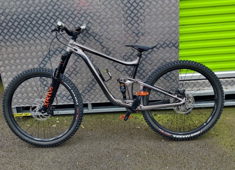 Giant Reign Full Suspension Mountain Bike Size Large Good Condition Hardly Used