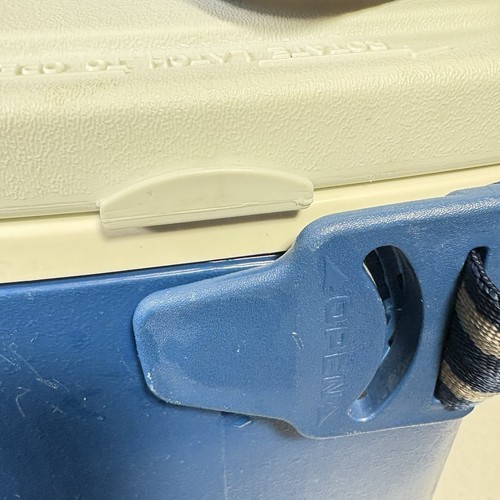 Vintage 1980’s Igloo Tag Along 10 Cooler Strap Rare Blue With Strap 10 Quart - Picture 9 of 24