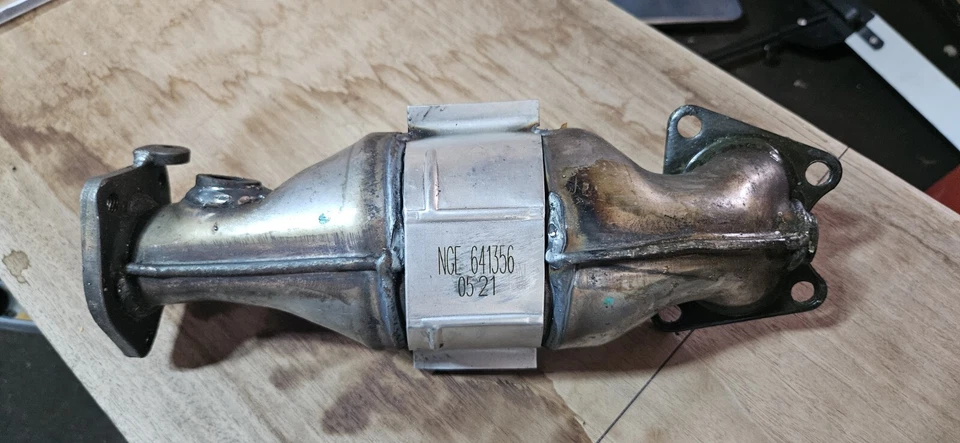 Catalytic Converter with Integrated Exhaust Manifold Eastern 40656/ 40656 Set - Image 3 of 4