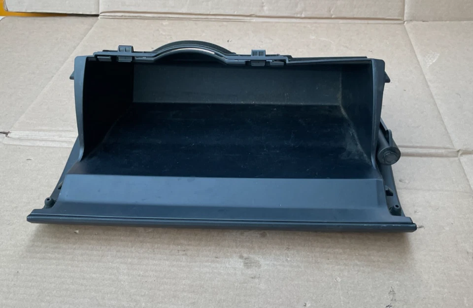 Guantera superior Toyota Prius V 2012-2017 55440-47020 OEM Foto 2 de 4