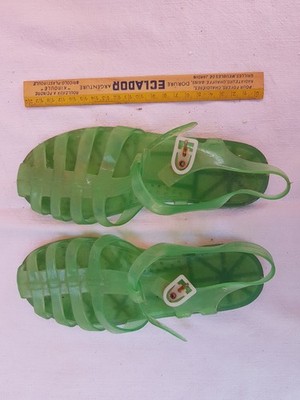 Paar Kinderschuhe Kunststoff grün rostig Angeln Strand Gr.34 1eu