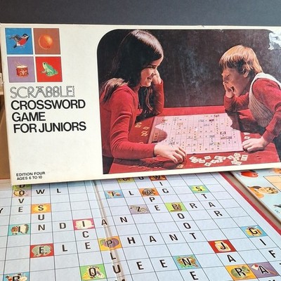 1975 Scrabble Crossword Game Juniors Edition- all pieces!