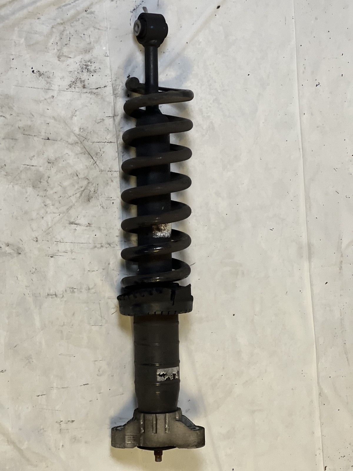 2014 - 2019 MASERATI GHIBLI REAR SHOCK ABSORBER STRUT OEM 06700088990