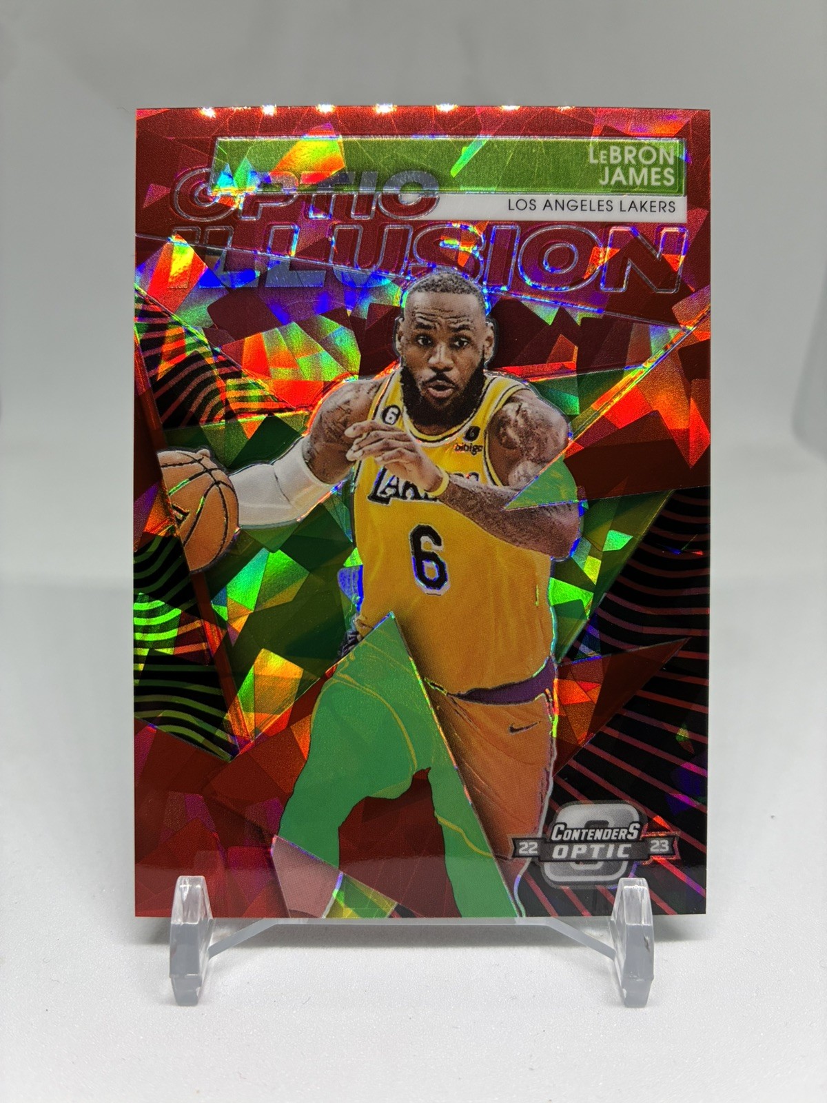 2022-23 Panini Contenders Optic Illusion Red Cracked Ice Prizm LeBron James