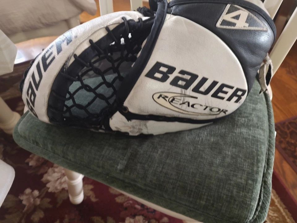 Bauer Reactor 4 Hockey Goalie Glove 2000's - Image 3 of 4