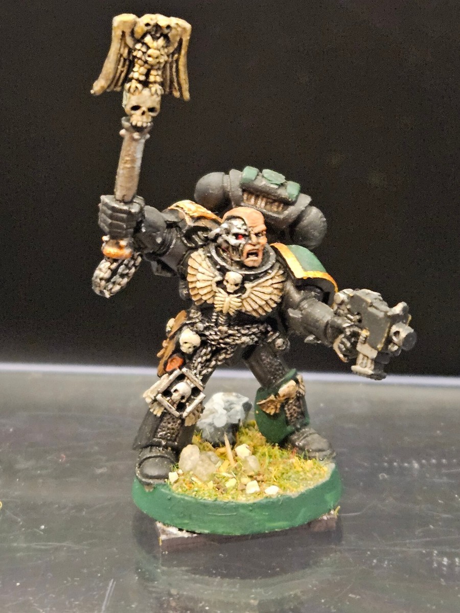 Warhammer 40K - Green Space Marine Chaplin - Crozius Bolt Pistol