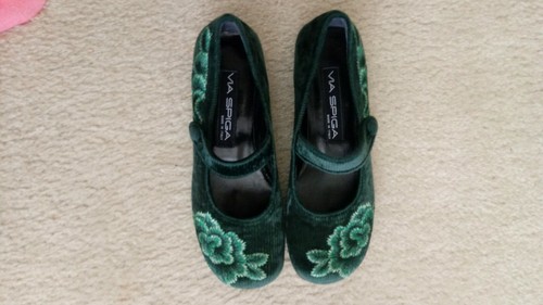 Via Spiga Fancy Corduroy Embroidered Flat Size 6M - Picture 2 of 6