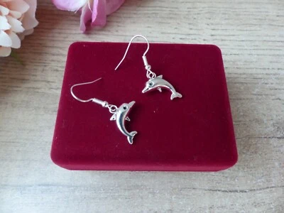 Boucles d'Oreilles Pendantes Poissons Dauphins Couleur Argent Neuves - Photo 1/3