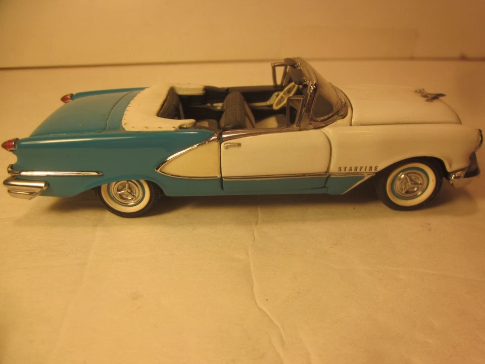 FRANKLIN  MINT 1/43 DIECAST "1956 OLDSMOBILE STARFIRE CONV., CLASSIC '50s SERIES - Image 2 of 4