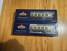 2x Bachmann Mk1 Pullman Kitchen Coaches with lights 39-300, 39-300A MINT BOXED!