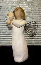 Willow Tree Angel of Hope Holding Candle 2009 Susan Lordi DEMDACO